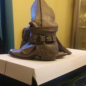 Not rated tall boot,taupe, Sz.8